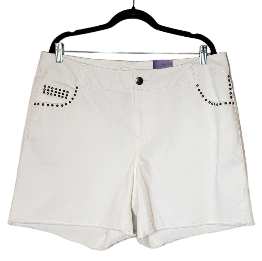 NWT Lane Bryant white studded denim weekend boyfriend shorts. Size 20.